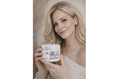 Włosy po 40. roku życia – jak zmienia się ich pielęgnacja? Włosy po 40. roku życia – jak zmienia się ich pielęgnacja?